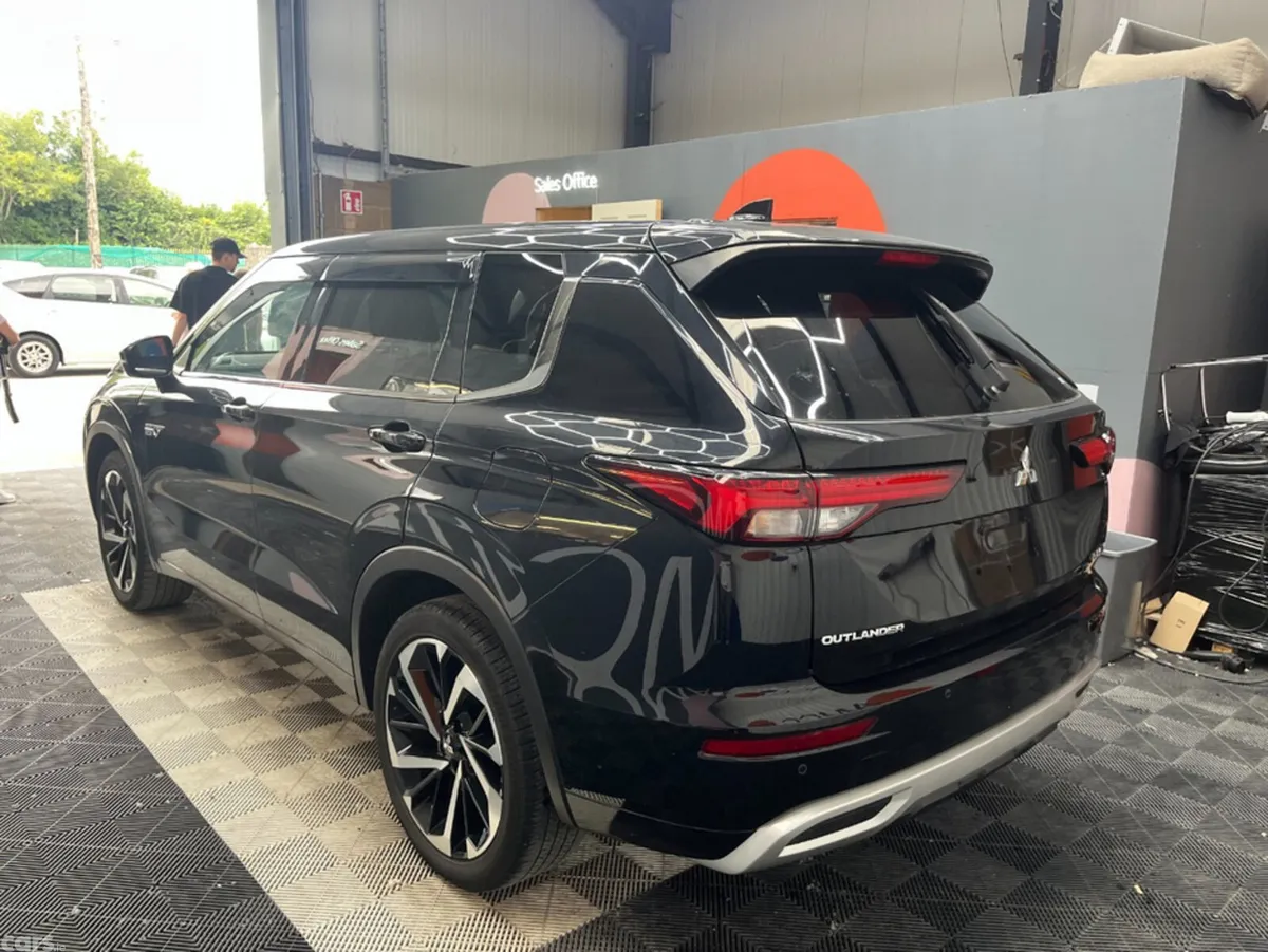 Mitsubishi Outlander SUV, Petrol Plug-in Hybrid, 2023, Black