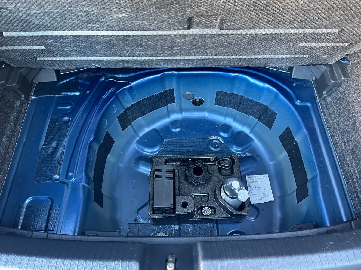 Volkswagen Polo Hatchback, Petrol, 2021, Blue