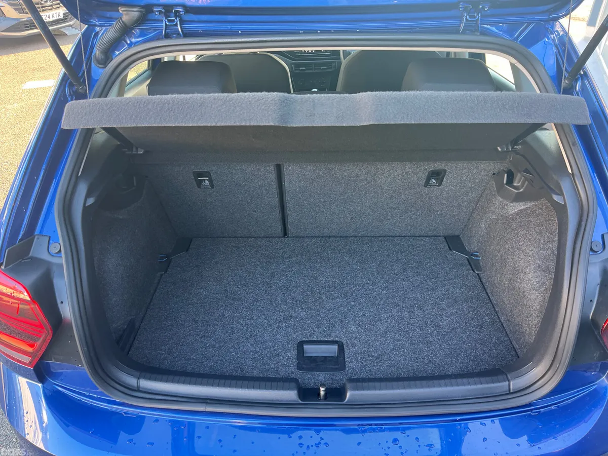Volkswagen Polo Hatchback, Petrol, 2021, Blue