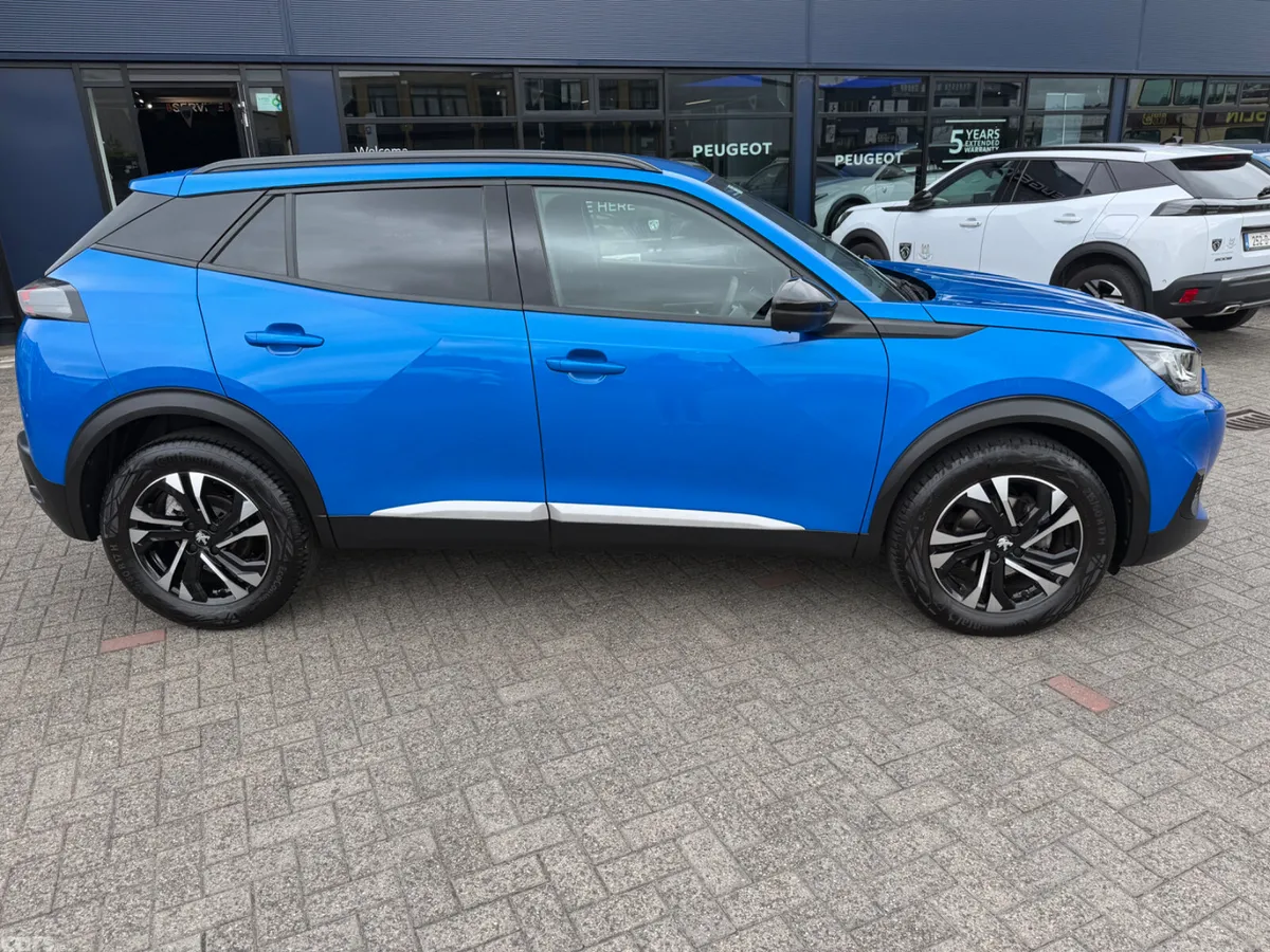 Peugeot 2008 MPV, Petrol, 2023, Blue