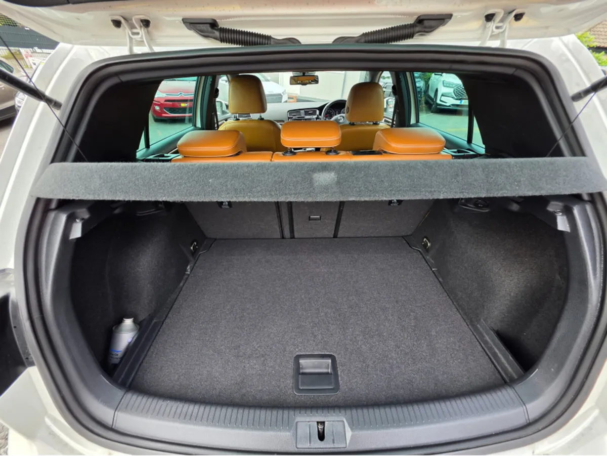 Volkswagen Golf Hatchback, Petrol, 2015, White