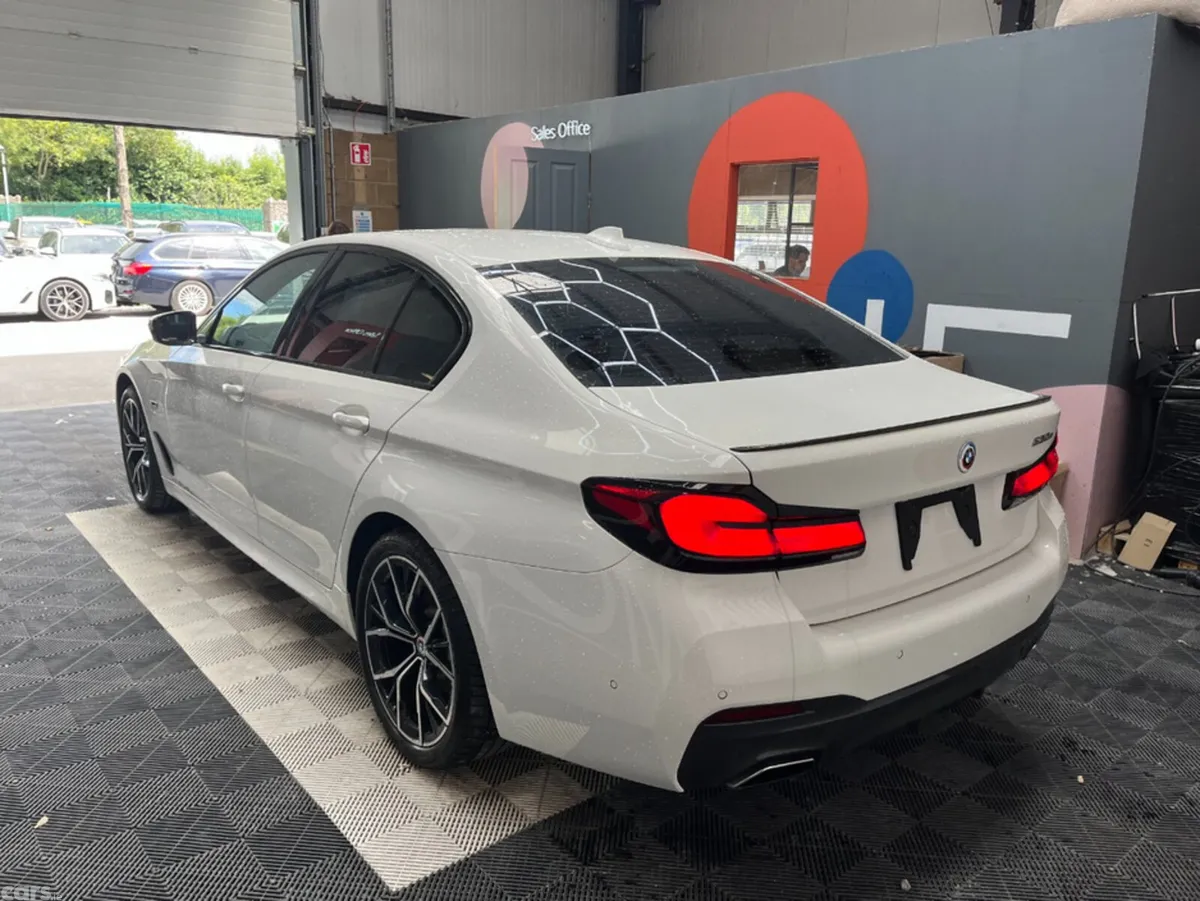 BMW 5-Series Saloon, Petrol Plug-in Hybrid, 2022, White