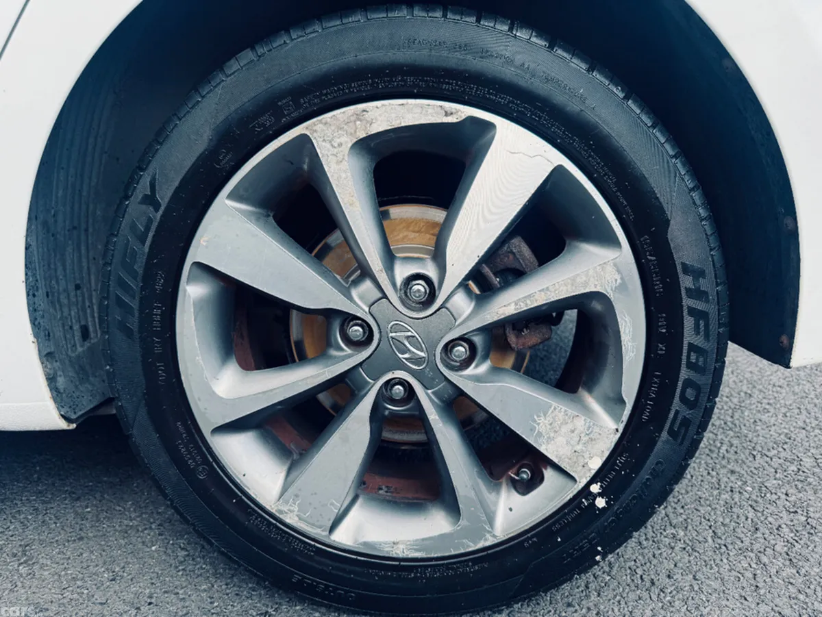 Hyundai i20 Hatchback, Petrol, 2017, White
