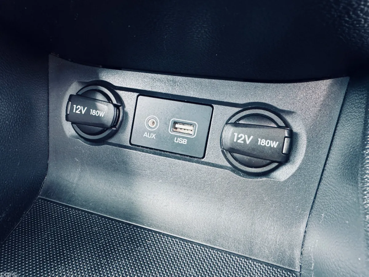 Hyundai i20 Hatchback, Petrol, 2017, White