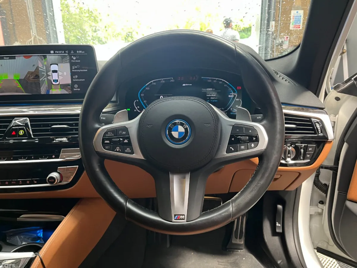 BMW 5-Series Saloon, Petrol Plug-in Hybrid, 2022, White