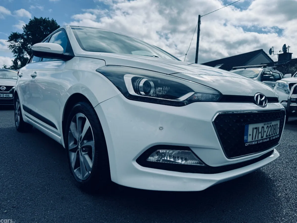Hyundai i20 Hatchback, Petrol, 2017, White