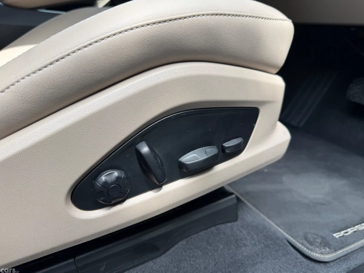 Porsche Macan SUV, Electric, 2025, Black