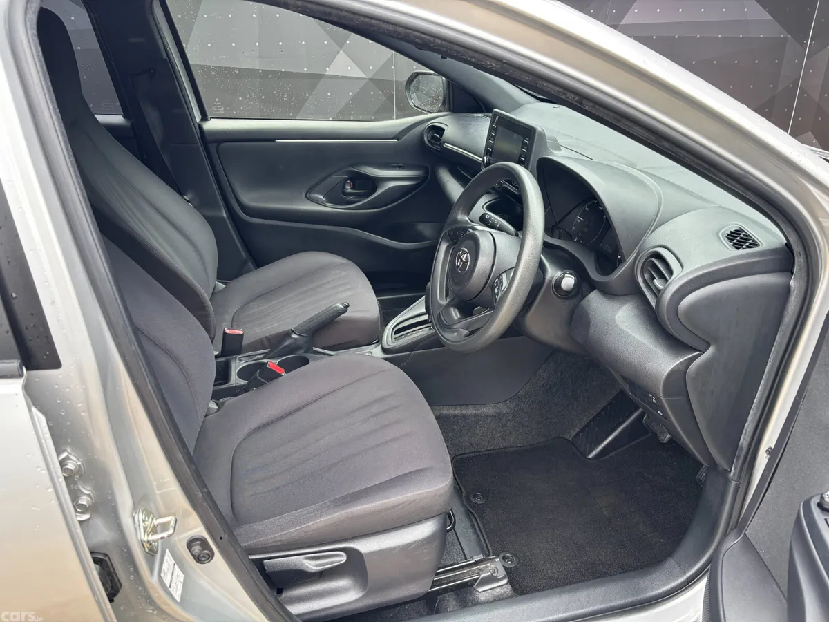Toyota Yaris Hatchback, Petrol, 2021, Silver