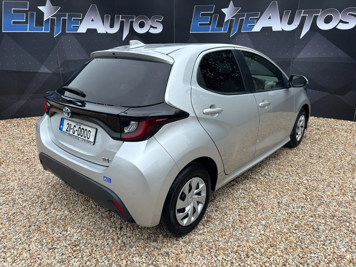 Toyota Yaris Hatchback, Petrol, 2021, Silver