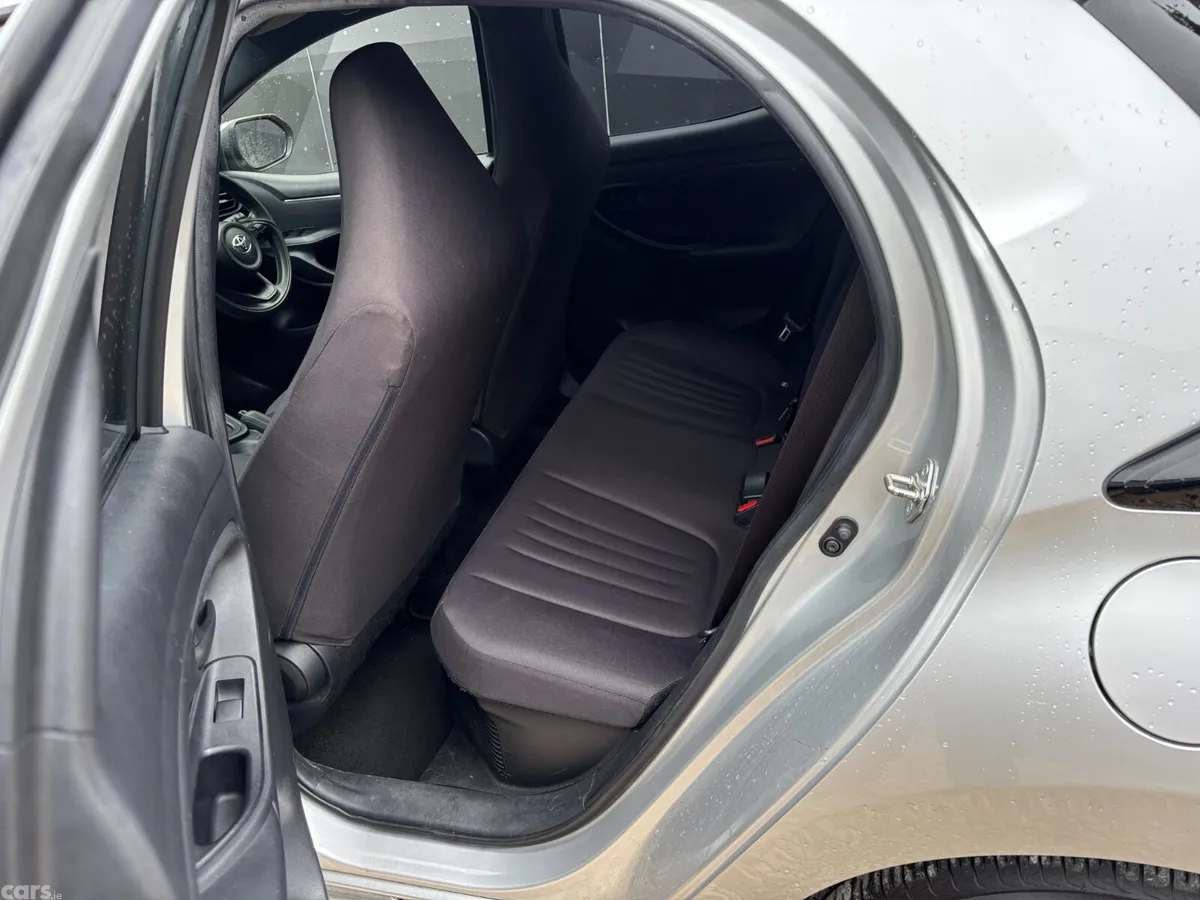 Toyota Yaris Hatchback, Petrol, 2021, Silver