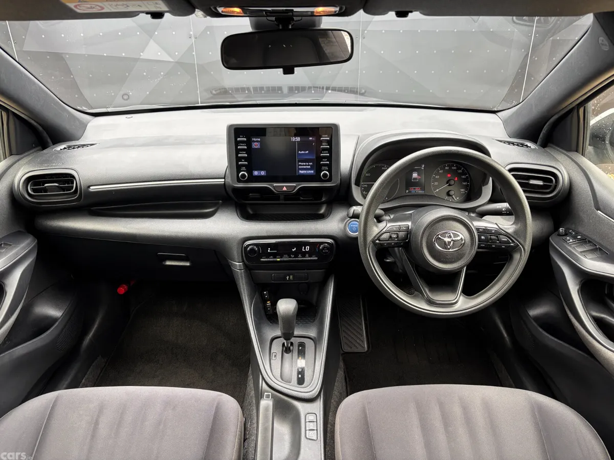 Toyota Yaris Hatchback, Petrol, 2021, Silver