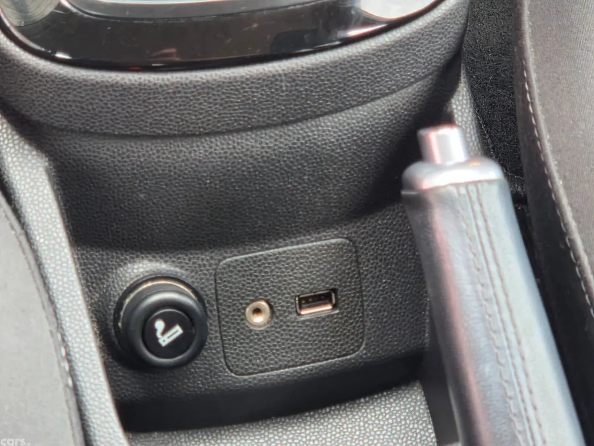 Ford Fiesta Hatchback, Petrol, 2014, Red