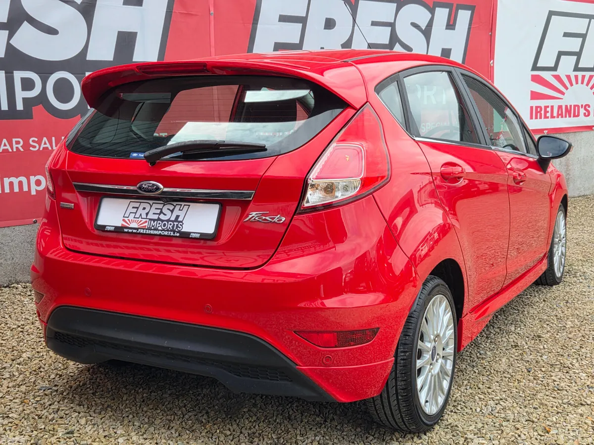 Ford Fiesta Hatchback, Petrol, 2014, Red