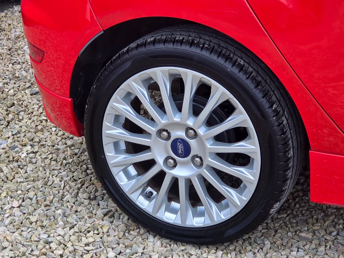 Ford Fiesta Hatchback, Petrol, 2014, Red