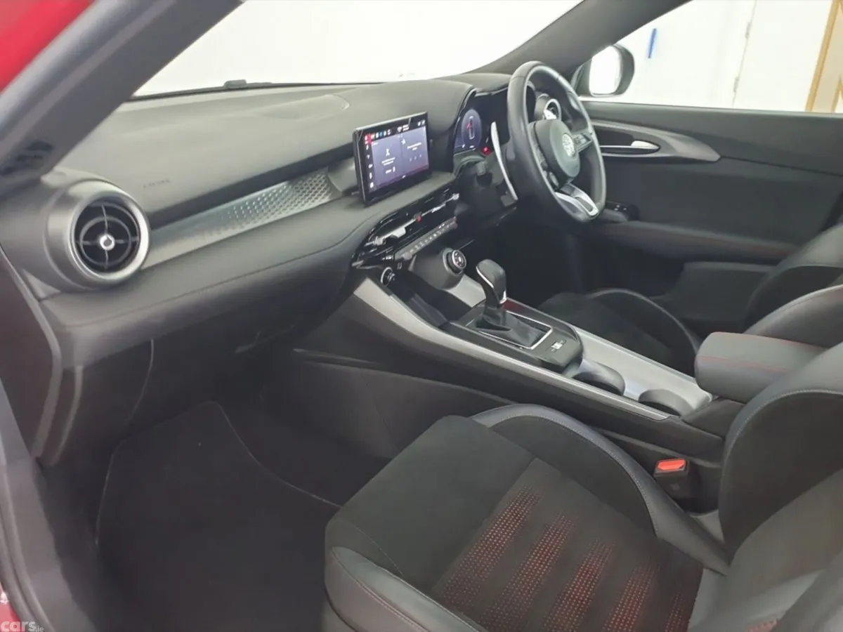 Alfa Romeo Tonale MPV, Petrol Plug-in Hybrid, 2023, Red