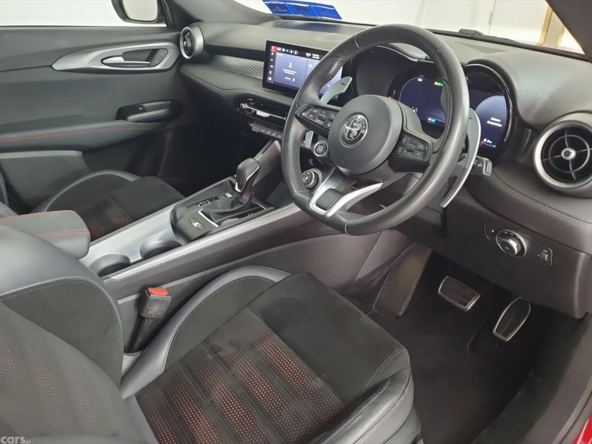 Alfa Romeo Tonale MPV, Petrol Plug-in Hybrid, 2023, Red