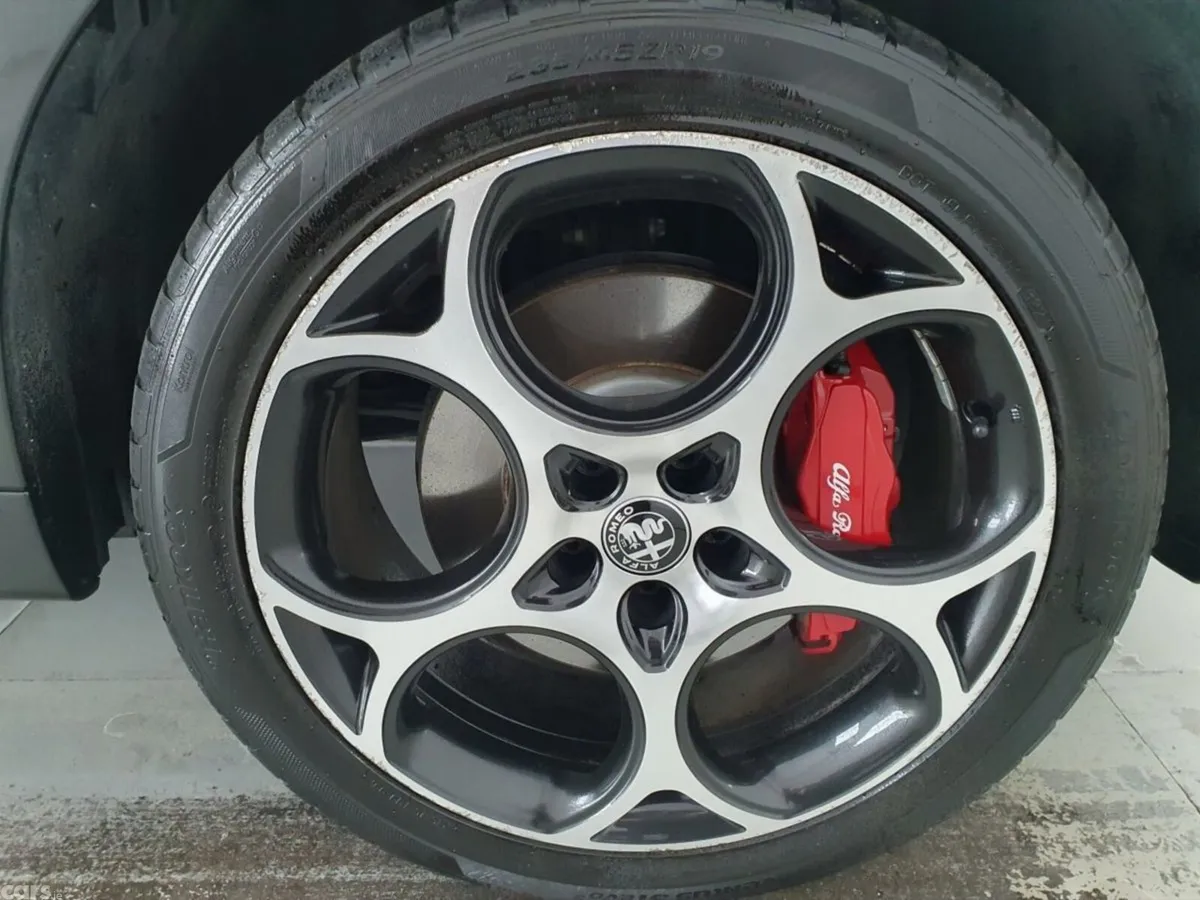 Alfa Romeo Tonale MPV, Petrol Plug-in Hybrid, 2023, Red