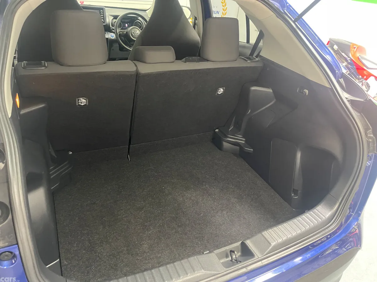 Toyota Yaris Cross Hatchback, Petrol Hybrid, 2022, Blue