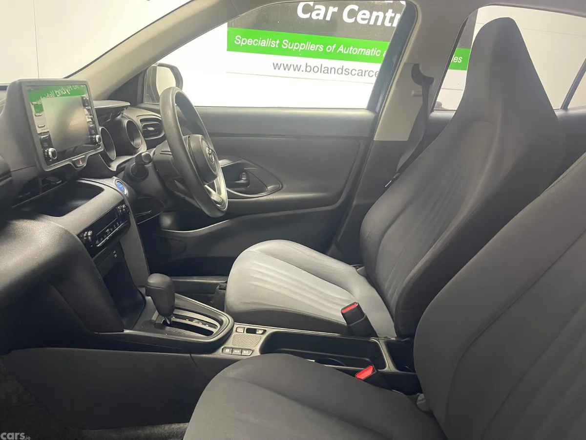 Toyota Yaris Cross Hatchback, Petrol Hybrid, 2022, Blue
