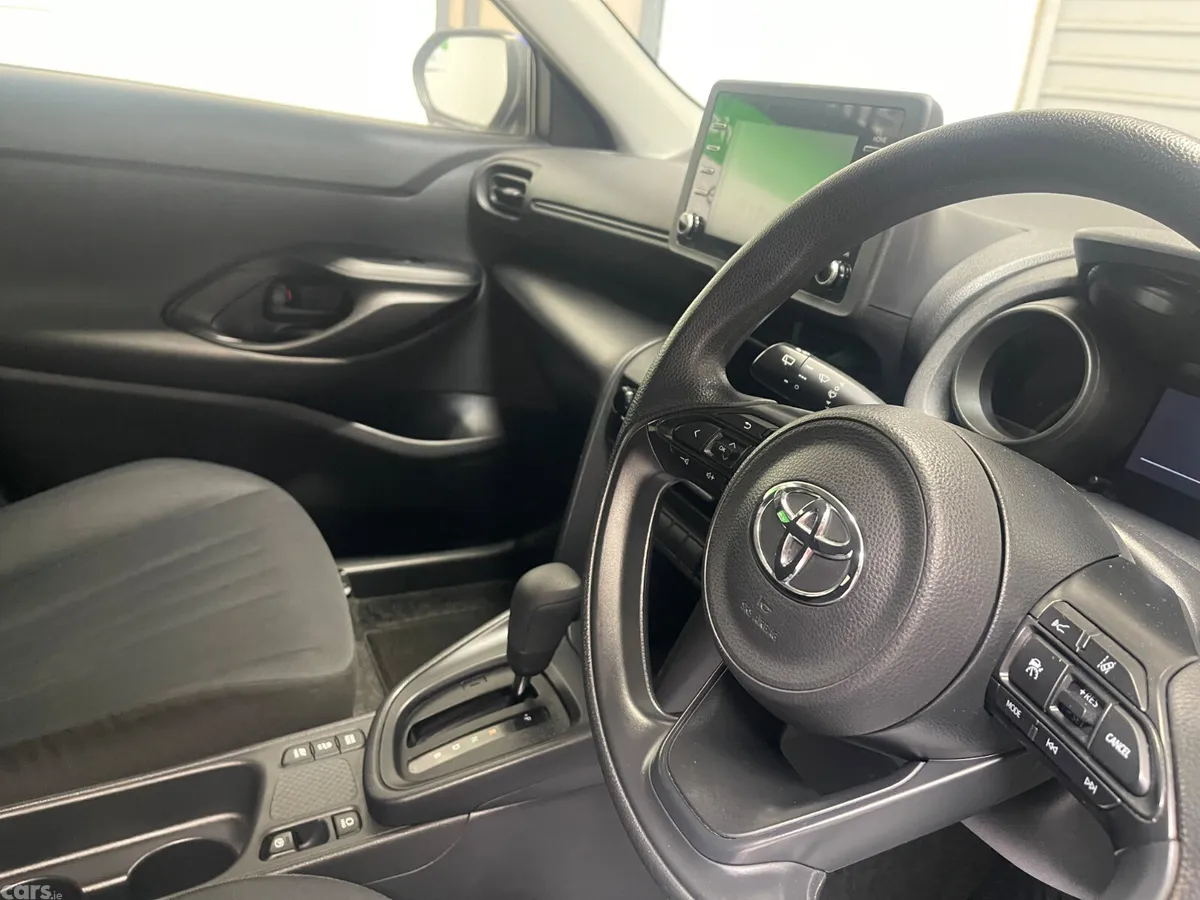 Toyota Yaris Cross Hatchback, Petrol Hybrid, 2022, Blue