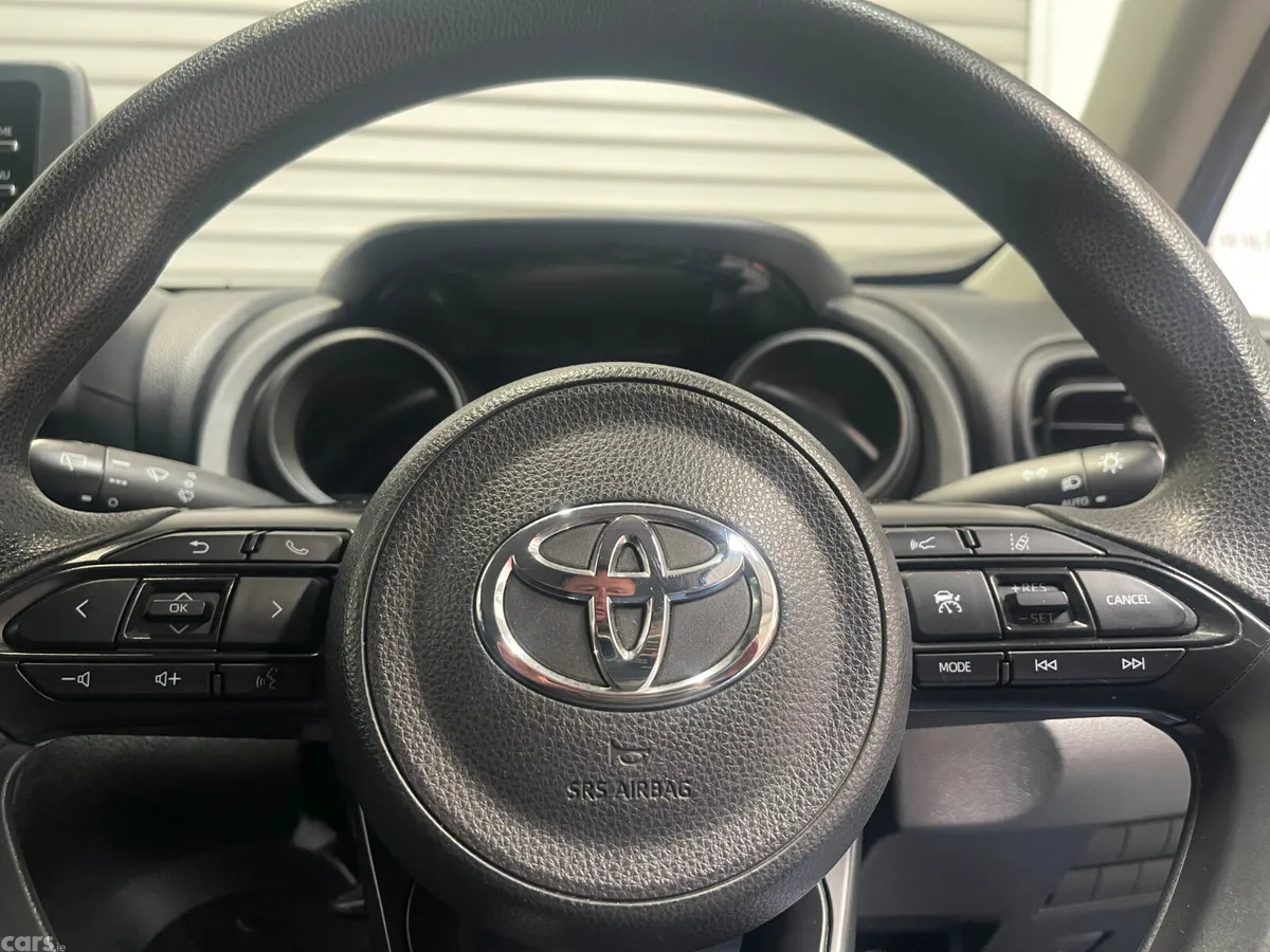 Toyota Yaris Cross Hatchback, Petrol Hybrid, 2022, Blue