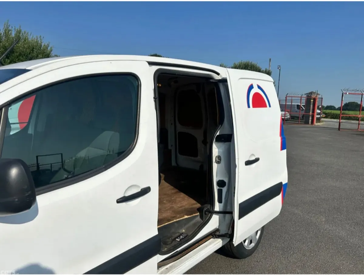 Peugeot Partner MPV, Diesel, 2016, White