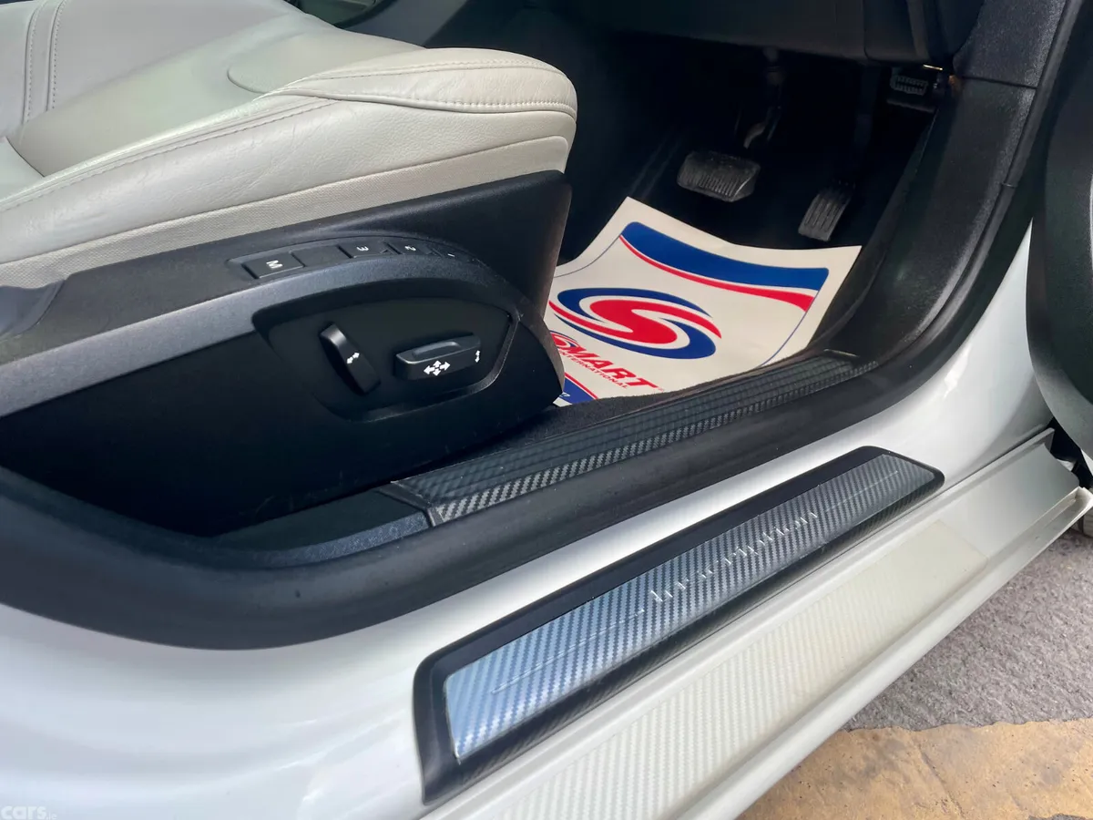 Volvo V40 Hatchback, Diesel, 2018, White
