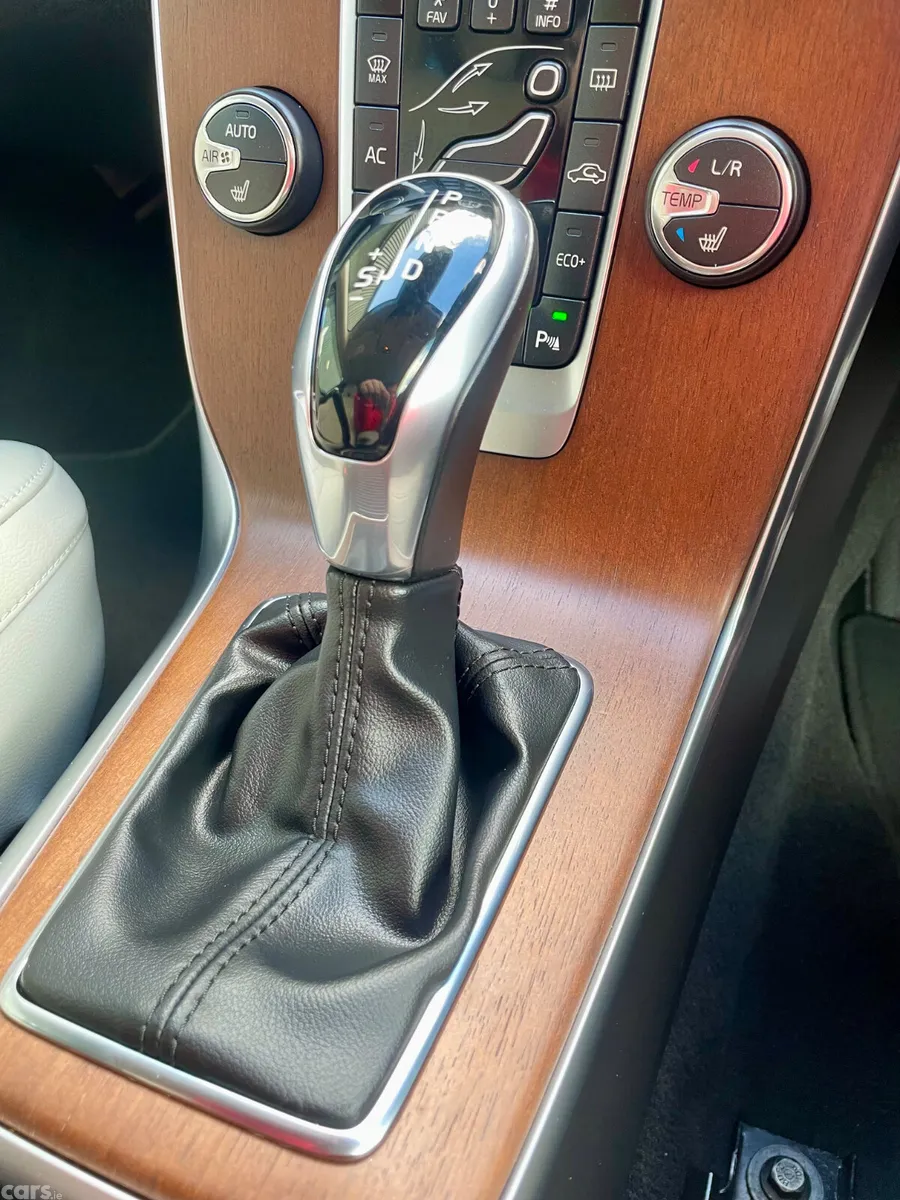 Volvo V40 Hatchback, Diesel, 2018, White