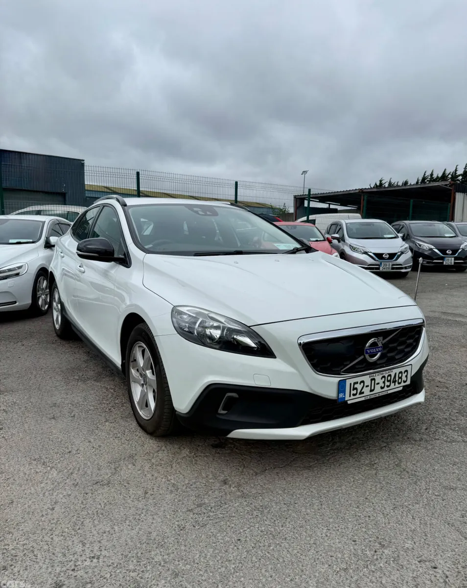 Volvo V40 Hatchback, Diesel, 2015, White