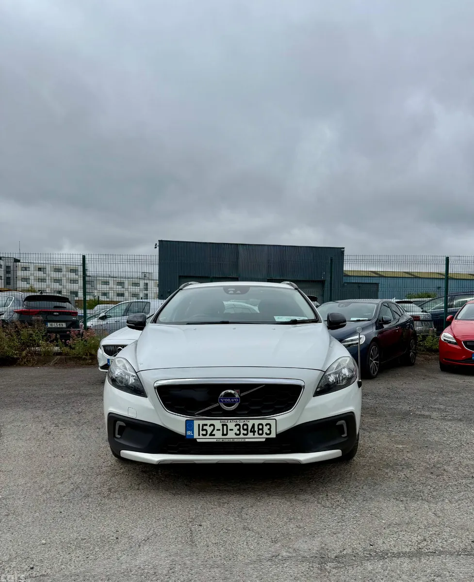 Volvo V40 Hatchback, Diesel, 2015, White