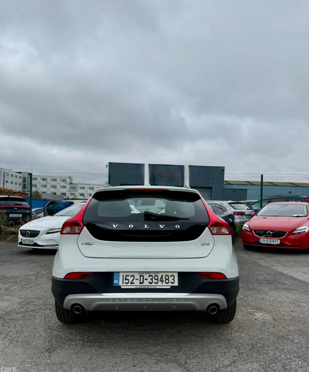 Volvo V40 Hatchback, Diesel, 2015, White