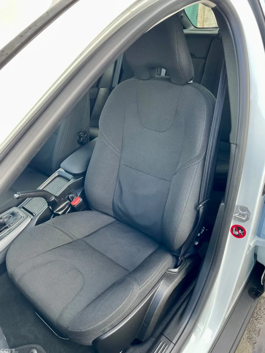 Volvo V40 Hatchback, Diesel, 2015, White