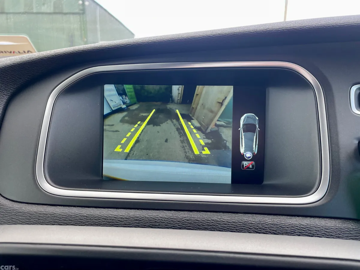 Volvo V40 Hatchback, Diesel, 2015, White