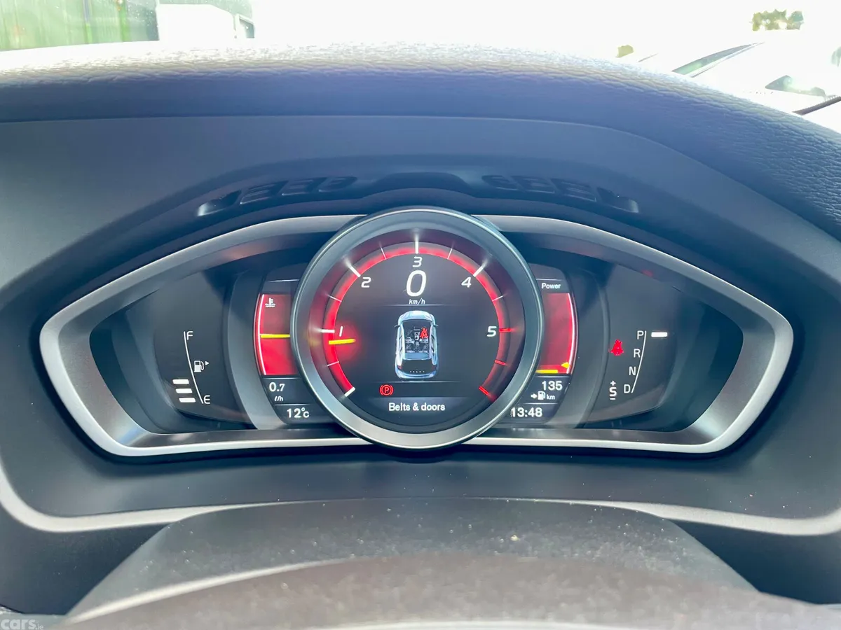 Volvo V40 Hatchback, Diesel, 2015, White