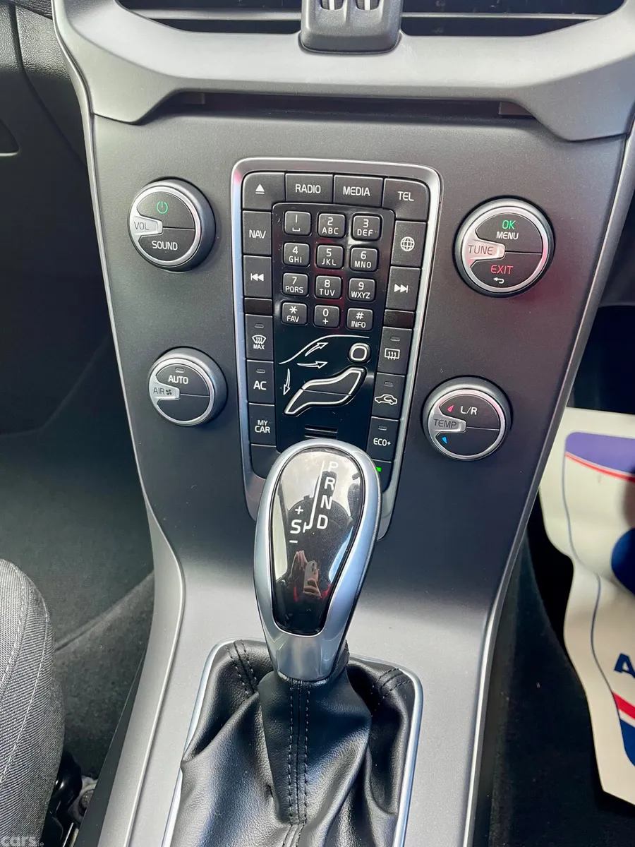 Volvo V40 Hatchback, Diesel, 2015, White