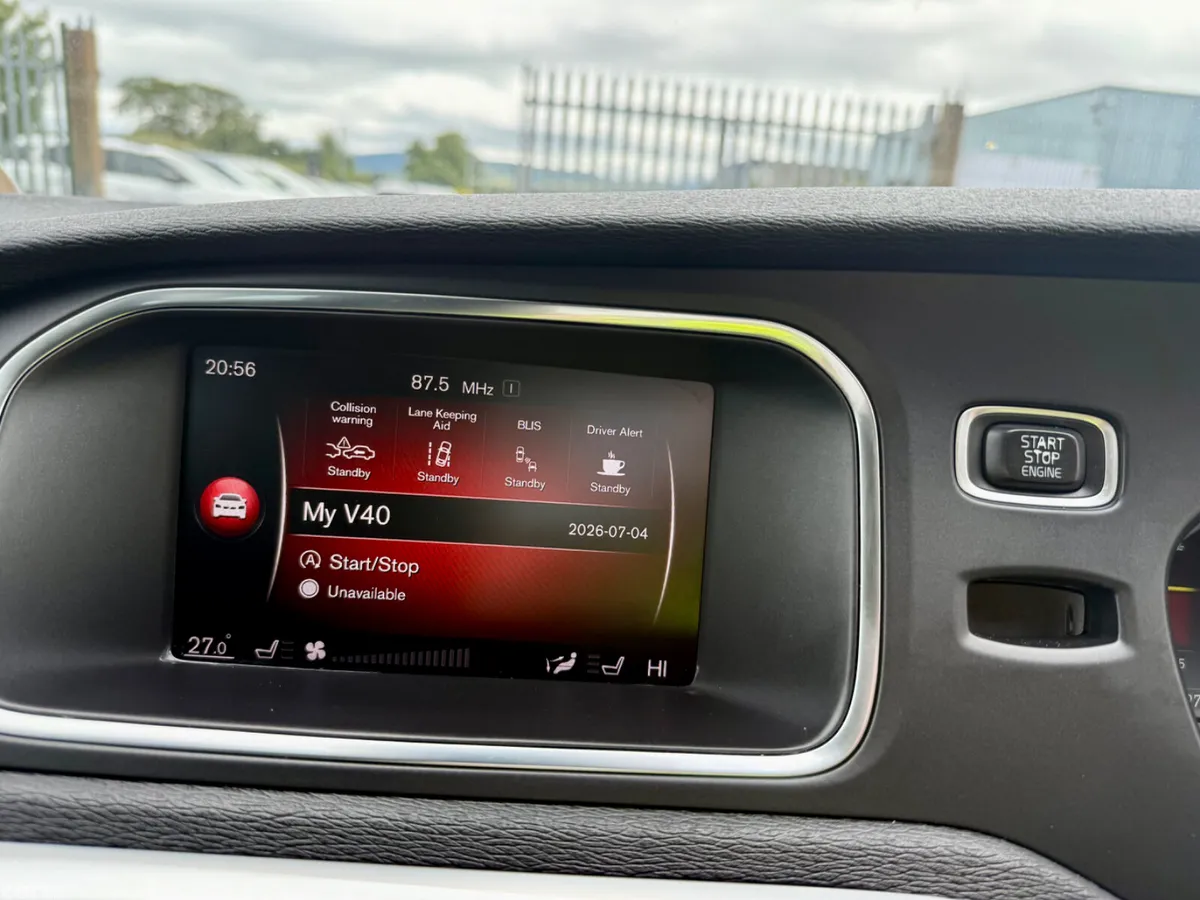 Volvo V40 Hatchback, Diesel, 2018, Blue