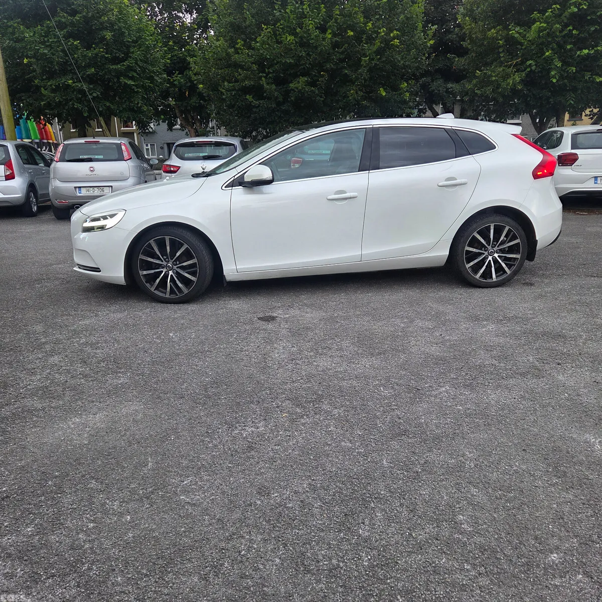 Volvo V40 Hatchback, Diesel, 2017, White