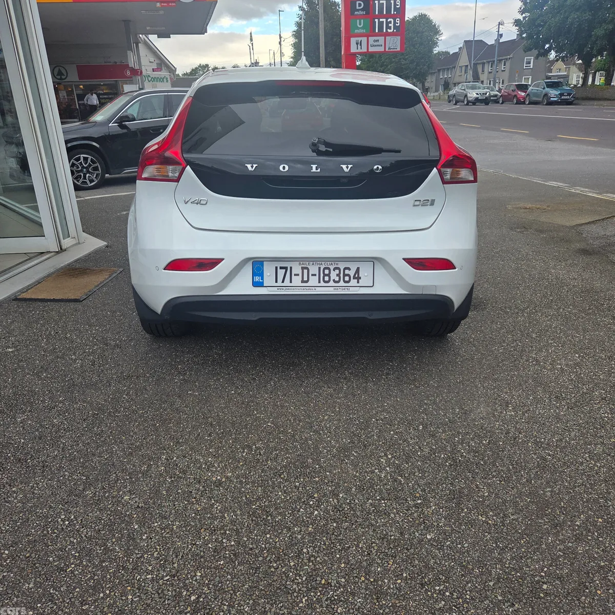 Volvo V40 Hatchback, Diesel, 2017, White