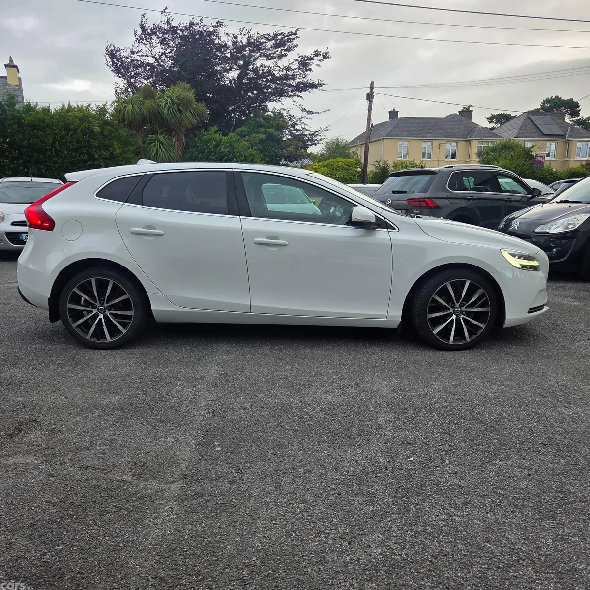 Volvo V40 Hatchback, Diesel, 2017, White