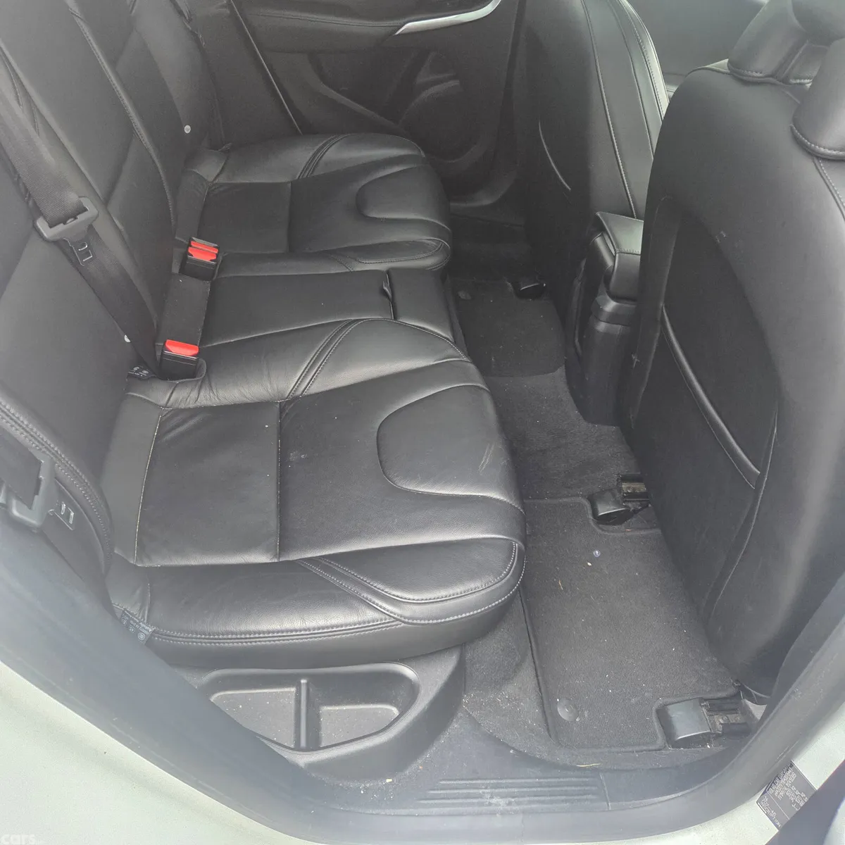 Volvo V40 Hatchback, Diesel, 2017, White