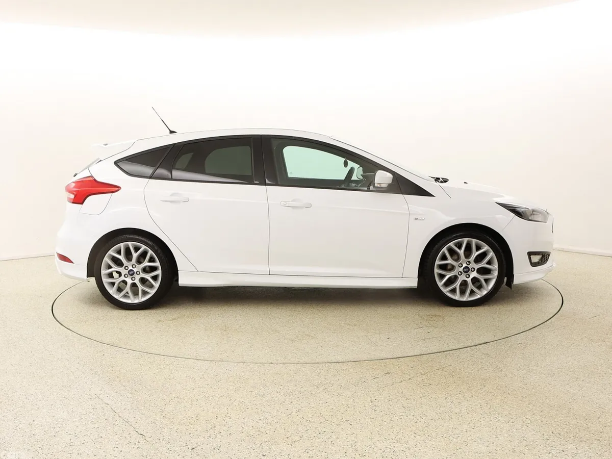 Ford Focus Hatchback, Diesel, 2017, White