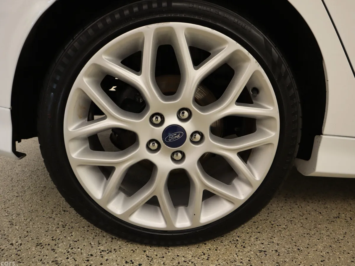 Ford Focus Hatchback, Diesel, 2017, White
