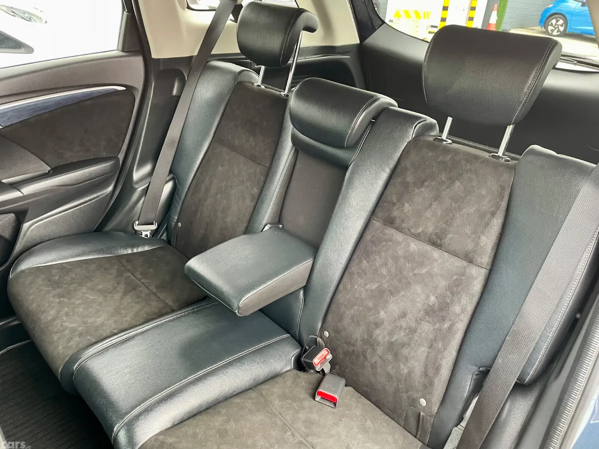 Honda Shuttle MPV, Petrol Hybrid, 2015, Blue