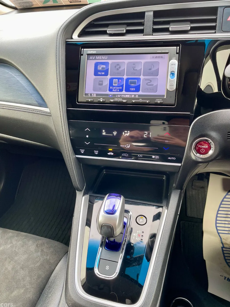 Honda Shuttle MPV, Petrol Hybrid, 2015, Blue