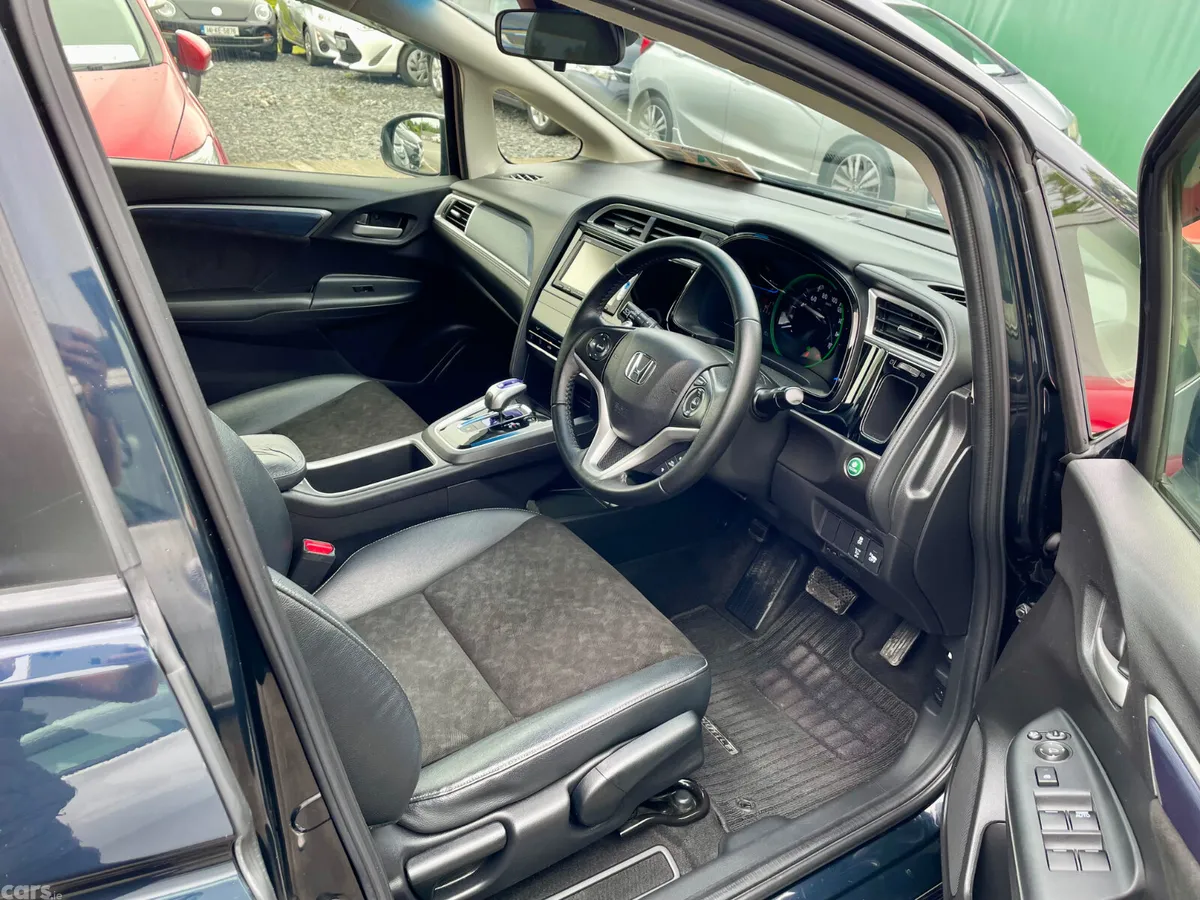 Honda Shuttle MPV, Petrol Hybrid, 2015, Blue