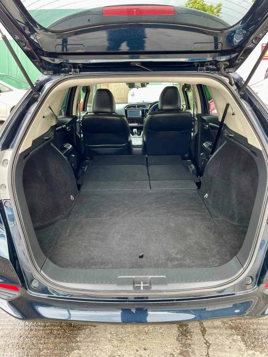 Honda Shuttle MPV, Petrol Hybrid, 2015, Blue