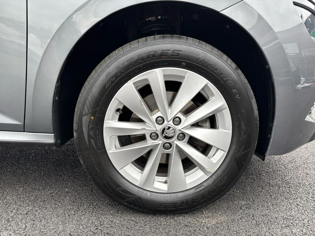 Skoda Kamiq Hatchback, Petrol, 2024, Grey