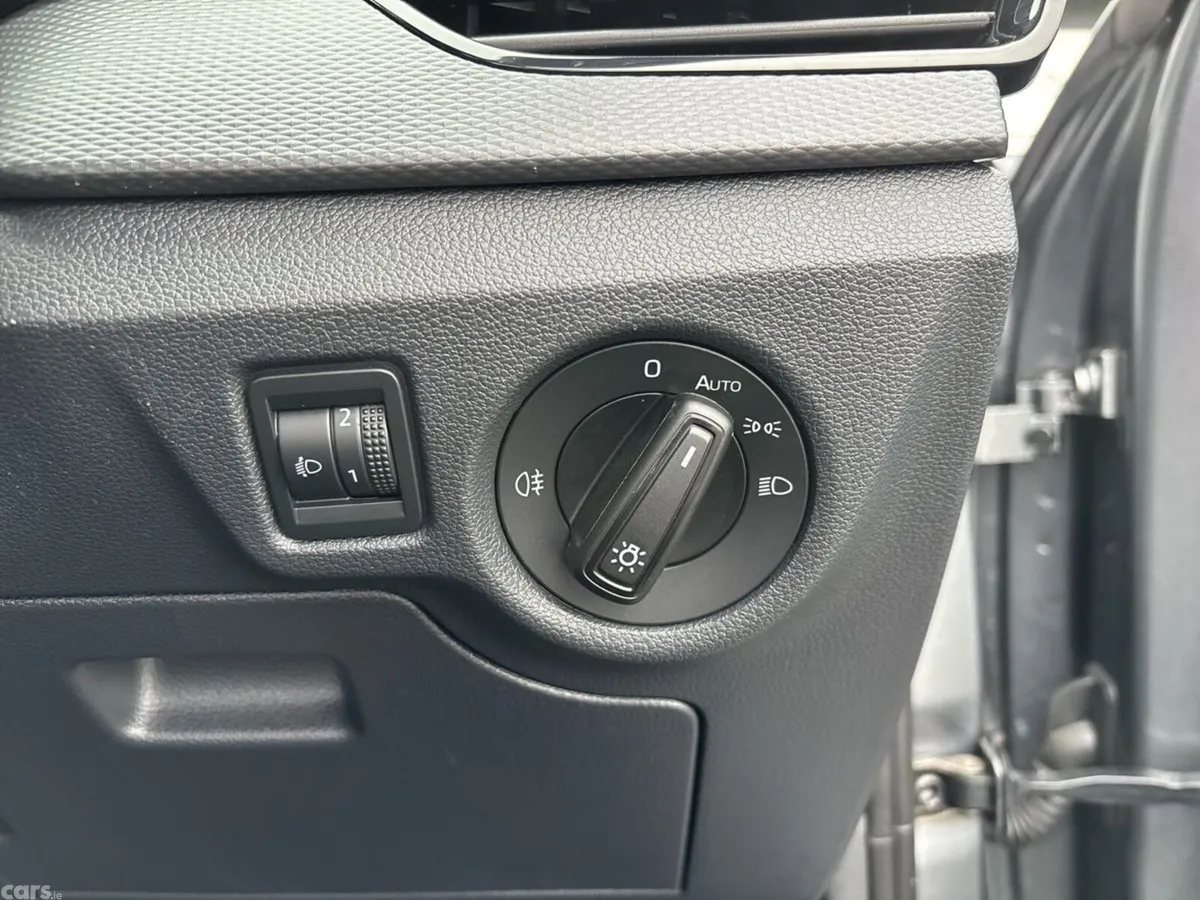 Skoda Kamiq Hatchback, Petrol, 2024, Grey