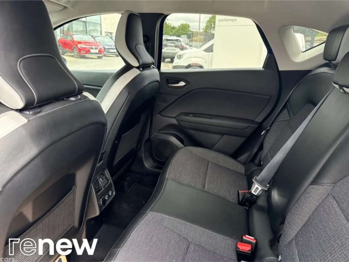 Renault Captur Hatchback, Petrol, 2022, Blue