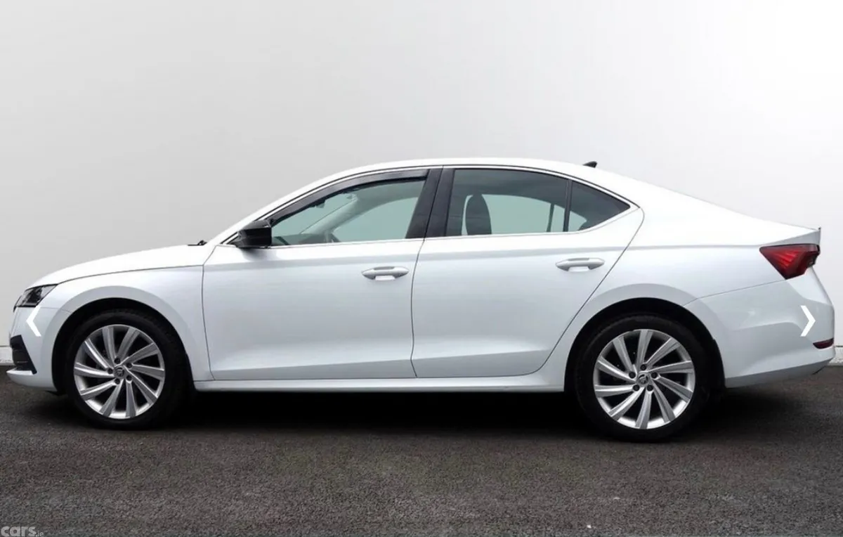 Skoda Octavia Saloon, Diesel, 2022, White